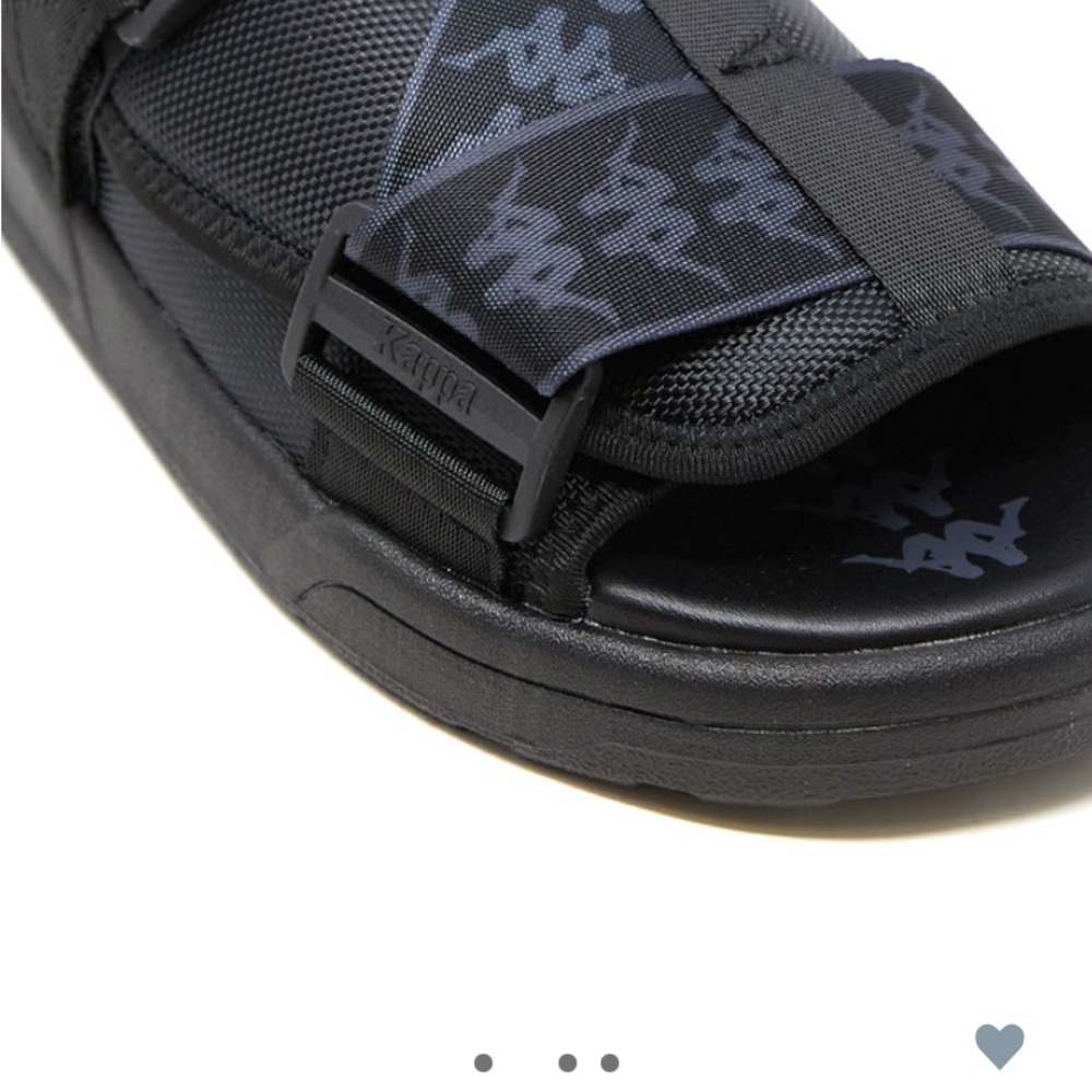 i'm selling black and grey kappa sildes they are not in bad condition